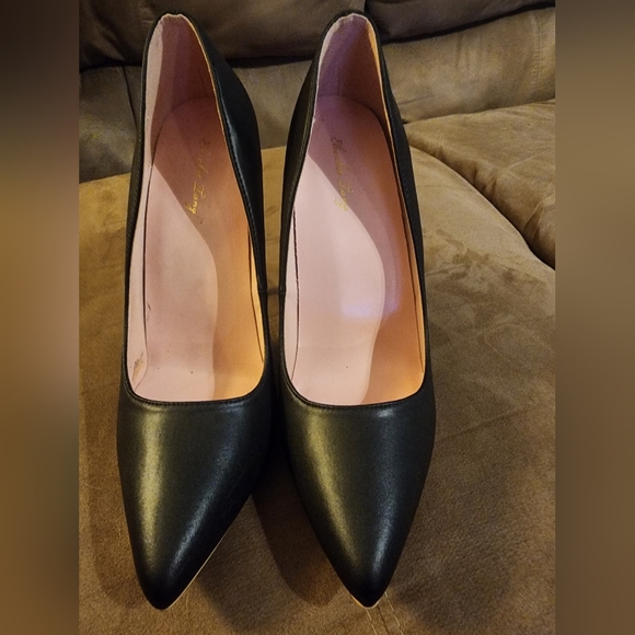 Elisabet Tang Heels - Picture 2 of 7